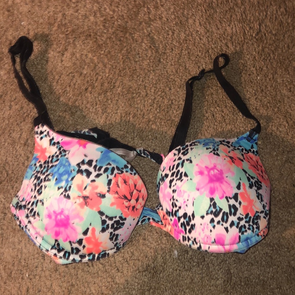 Pink Victoria’s Secret bra 34C